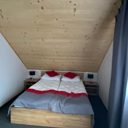 Wiktoria Πανσιόν *