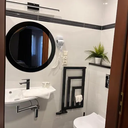 Wiktoria Πανσιόν *